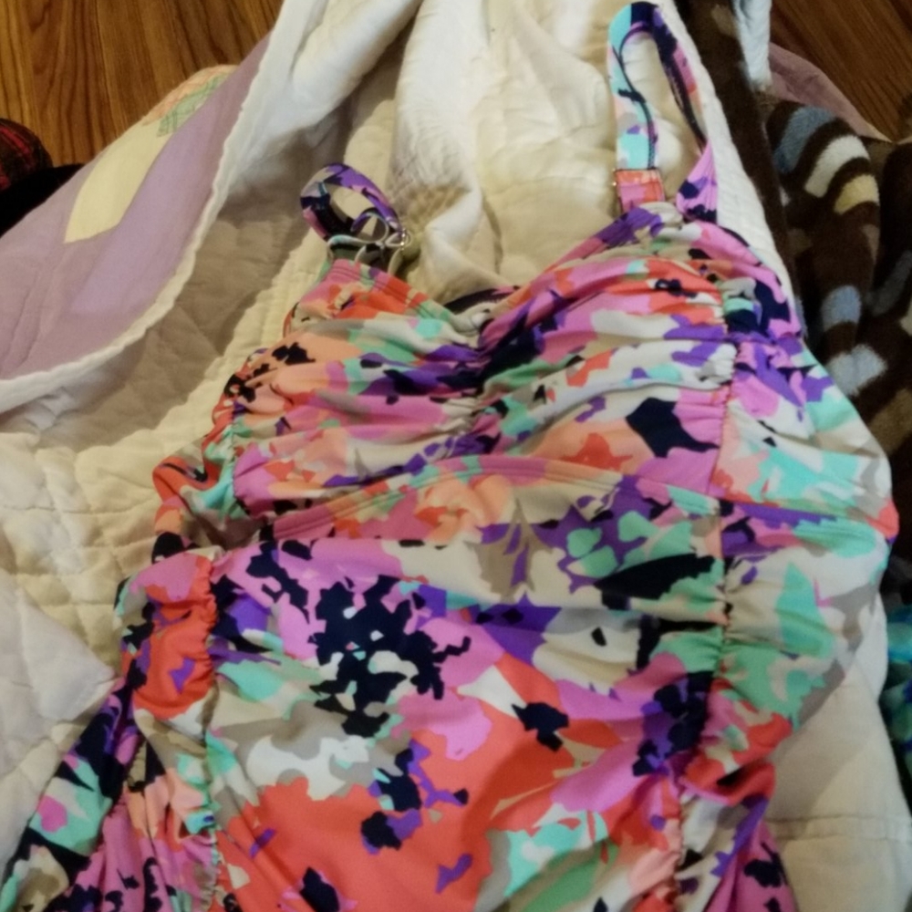 Tankini multi color worn only a couple of times!